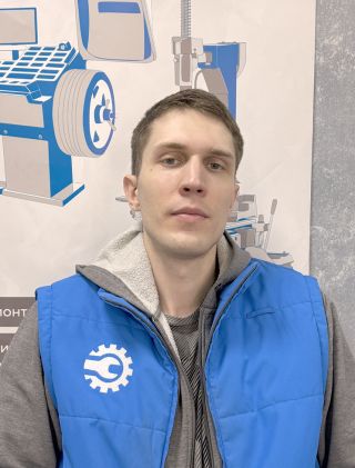 Максим Волков