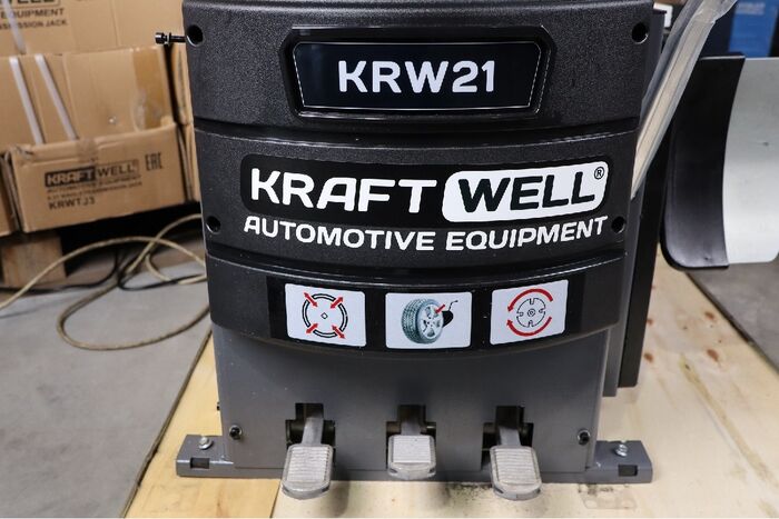 Шиномонтажный станок легковой KraftWell KRW22/220, полуавтоматический, 220В, до 22"