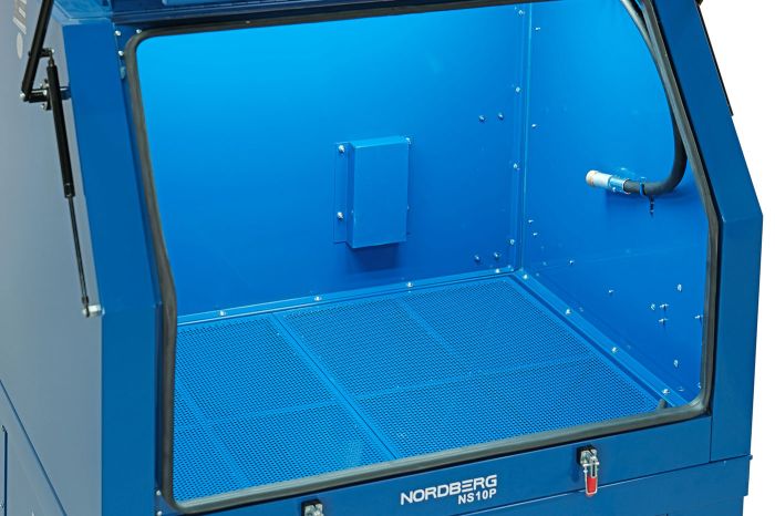 Пескоструйная камера напорная NORDBERG NS10P, напольная, 823 литров, с циклонной фильтрацией