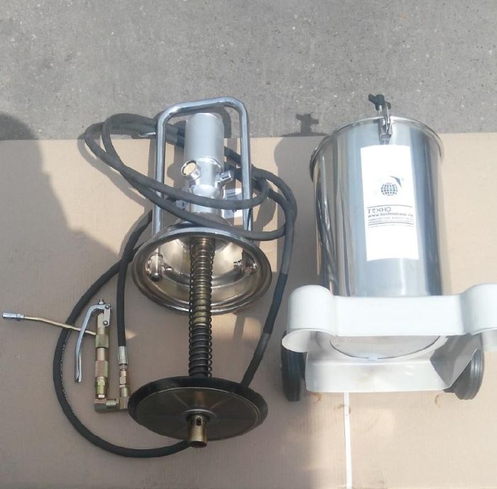 Нагнетатель смазки (солидолонагнетатель) Техносоюз TS50600, пневматический, 13 литров