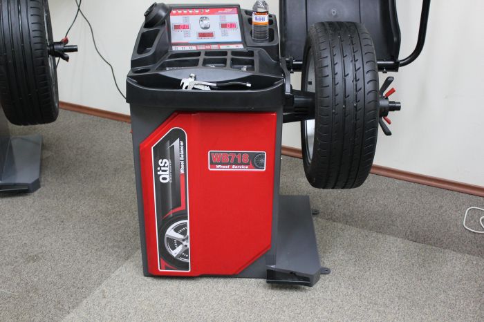 Балансировочный станок Atis WB718, легковой, полуавтоматический, 220В