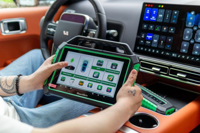 Диагностический автосканер и тестер Launch SmartSafe P01 EV, для гибридных и электромобилей