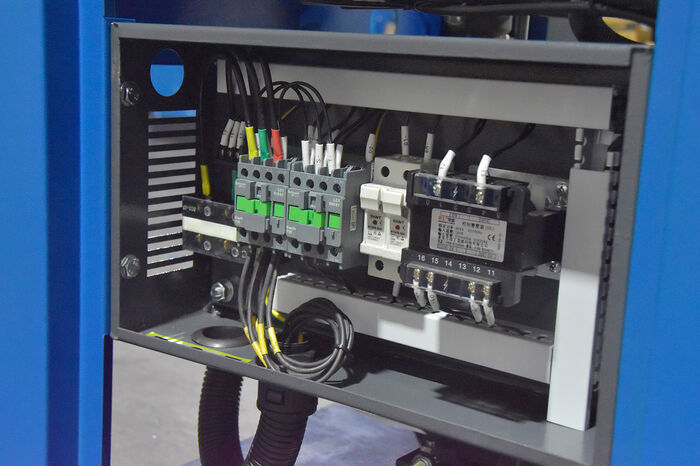 Винтовой компрессор KraftMachine KM7.5-8рВ-500/О, прямой привод, 8 бар, IP54, 1200л/мин, 500л, с осушителем