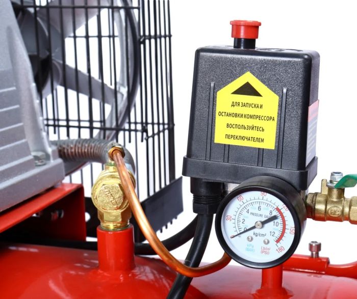 Поршневой компрессор GTE GTE-MR100A300B, ременной, 300л/мин, 100л, 220В