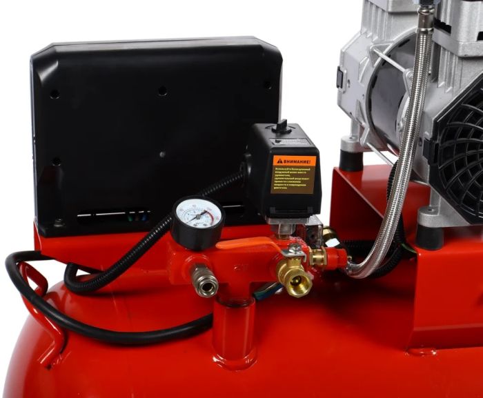 Поршневой компрессор GTE GTE-HMP153420B, поршневой безмасляный, 420л/мин, 153л, 220В