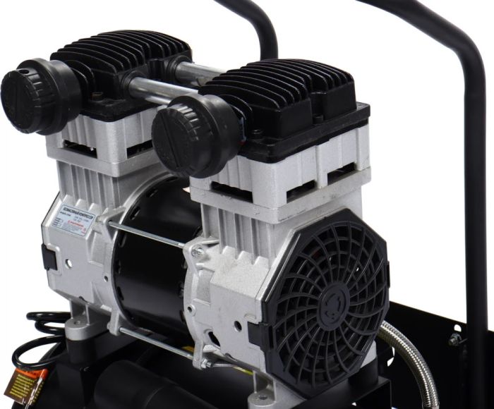 Поршневой компрессор GTE GTE-HMP030140B, поршневой безмасляный, 140л/мин, 30л, 220В 