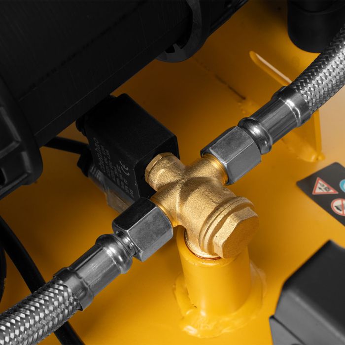 Поршневой компрессор Denzel DLP-4500/150, прямой привод, безмасляный, 750 л/мин, 220В, 150л