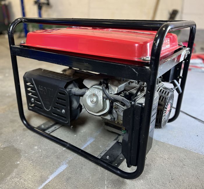 Бензиновый генератор MaxCut MC6500, 220В, однофазный синхронный