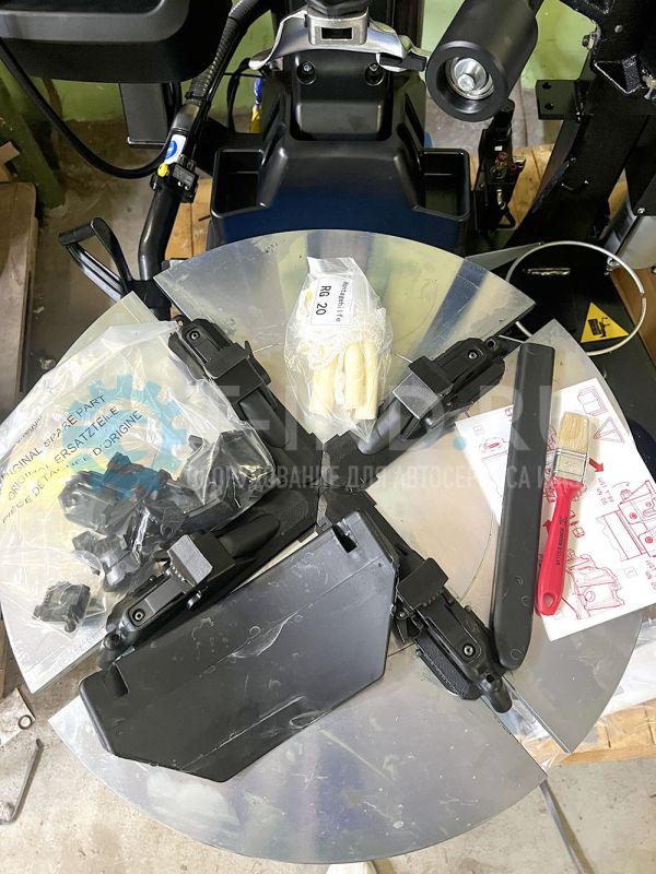 Шиномонтажный станок легковой Hofmann Monty 3300-24 SmartSpeed GP, автоматический, 220В, с третьей рукой