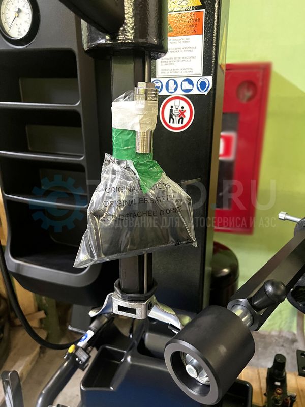 Шиномонтажный станок легковой Hofmann Monty 3300-24 SmartSpeed GP, автоматический, 220В, с третьей рукой