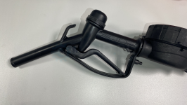 Заправочный пистолет с цифровым счётчиком и фиксатором механический для мочевины