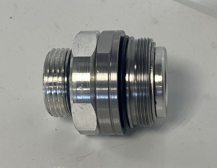Поворотная муфта 1"М х 1 1/4"М (мелкий шаг) EA375.0