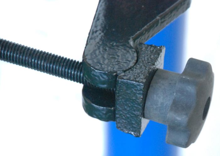 Стяжка для пружин амортизаторов Aе&T T01403, механическая, 0,99 т