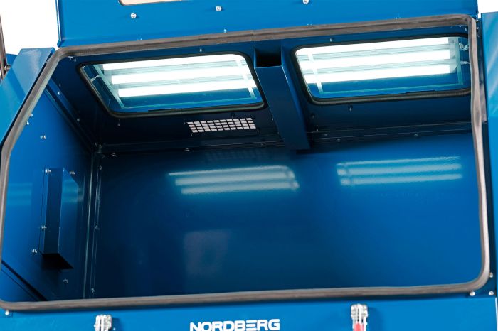 Пескоструйная камера напорная NORDBERG NS10P, напольная, 823 литров, с циклонной фильтрацией